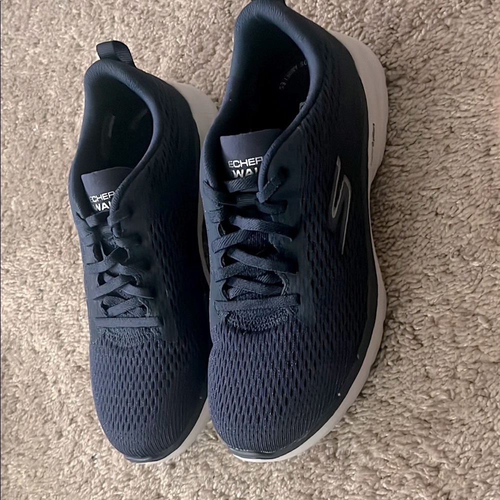 Skechers women’s Navy Athletic Shoes